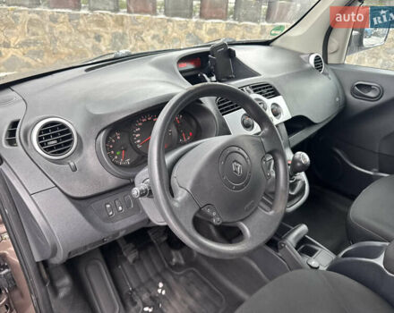 Сірий Рено Кєнгу, об'ємом двигуна 1.5 л та пробігом 220 тис. км за 9600 $, фото 42 на Automoto.ua