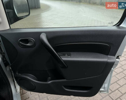 Серый Рено Кенгу, объемом двигателя 0 л и пробегом 280 тыс. км за 7600 $, фото 7 на Automoto.ua