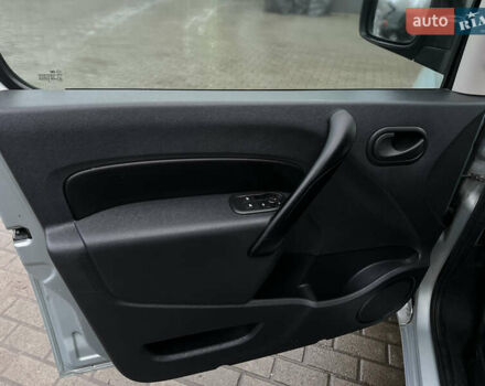 Серый Рено Кенгу, объемом двигателя 0 л и пробегом 280 тыс. км за 7600 $, фото 6 на Automoto.ua