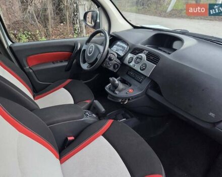 Серый Рено Кенгу, объемом двигателя 1.6 л и пробегом 120 тыс. км за 3900 $, фото 14 на Automoto.ua