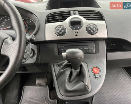 Серый Рено Кенгу, объемом двигателя 1.6 л и пробегом 245 тыс. км за 8200 $, фото 16 на Automoto.ua