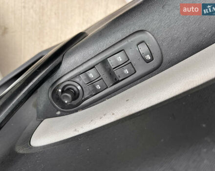 Серый Рено Кенгу, объемом двигателя 1.6 л и пробегом 245 тыс. км за 8200 $, фото 15 на Automoto.ua