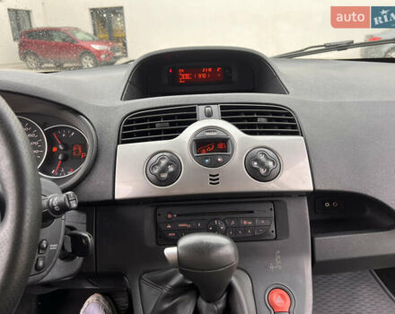 Серый Рено Кенгу, объемом двигателя 1.6 л и пробегом 245 тыс. км за 8200 $, фото 17 на Automoto.ua