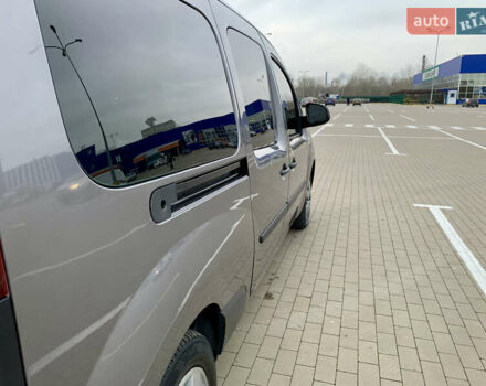 Серый Рено Кенгу, объемом двигателя 1.5 л и пробегом 308 тыс. км за 7999 $, фото 4 на Automoto.ua