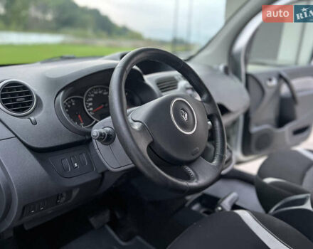Рено Кенгу 2013 в Луцке на Automoto.ua Серый Рено Кенгу, объемом двигателя 1.6 л и пробегом 245 тыс. км за 8800 $, фото 9 на Automoto.ua