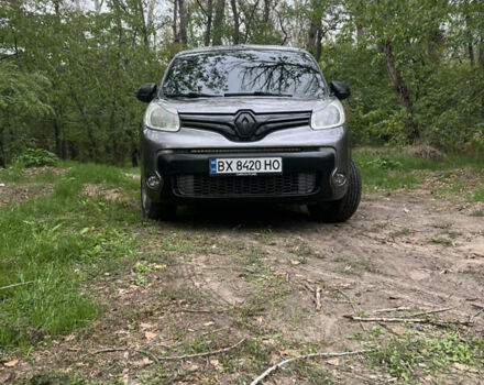 Серый Рено Кенгу, объемом двигателя 1.46 л и пробегом 256 тыс. км за 12300 $, фото 2 на Automoto.ua