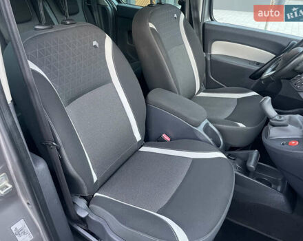 Серый Рено Кенгу, объемом двигателя 1.5 л и пробегом 226 тыс. км за 11400 $, фото 22 на Automoto.ua