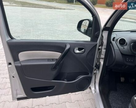 Серый Рено Кенгу, объемом двигателя 1.5 л и пробегом 175 тыс. км за 10600 $, фото 18 на Automoto.ua