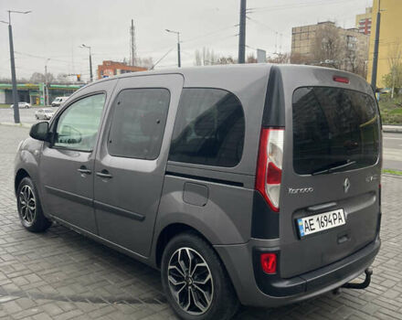 Серый Рено Кенгу, объемом двигателя 1.5 л и пробегом 300 тыс. км за 9700 $, фото 3 на Automoto.ua