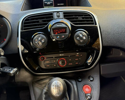 Рено Кєнгу 2014 у Києві на Automoto.ua Сірий Рено Кєнгу, об'ємом двигуна 1.46 л та пробігом 260 тис. км за 12700 $, фото 25 на Automoto.ua