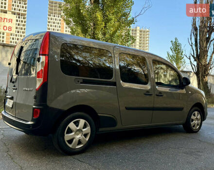 Рено Кєнгу 2014 у Києві на Automoto.ua Сірий Рено Кєнгу, об'ємом двигуна 1.46 л та пробігом 260 тис. км за 12700 $, фото 9 на Automoto.ua