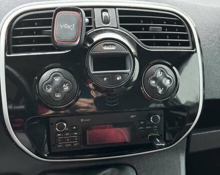 Серый Рено Кенгу, объемом двигателя 1.5 л и пробегом 200 тыс. км за 12700 $, фото 36 на Automoto.ua