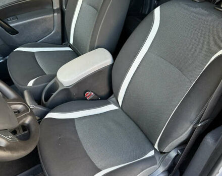 Рено Кєнгу 2014 у Києві на Automoto.ua Сірий Рено Кєнгу, об'ємом двигуна 1.46 л та пробігом 260 тис. км за 12700 $, фото 31 на Automoto.ua