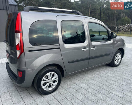 Серый Рено Кенгу, объемом двигателя 1.5 л и пробегом 226 тыс. км за 11400 $, фото 4 на Automoto.ua