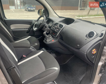 Серый Рено Кенгу, объемом двигателя 1.5 л и пробегом 225 тыс. км за 11700 $, фото 28 на Automoto.ua