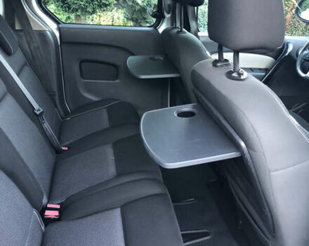 Рено Кенгу 2015 в Калуше на Automoto.ua Серый Рено Кенгу, объемом двигателя 1.2 л и пробегом 182 тыс. км за 9200 $, фото 8 на Automoto.ua