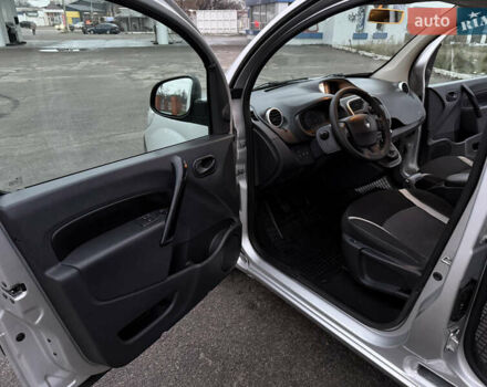 Серый Рено Кенгу, объемом двигателя 1.5 л и пробегом 172 тыс. км за 12999 $, фото 58 на Automoto.ua