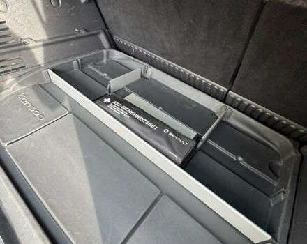 Серый Рено Кенгу, объемом двигателя 1.2 л и пробегом 155 тыс. км за 12900 $, фото 27 на Automoto.ua