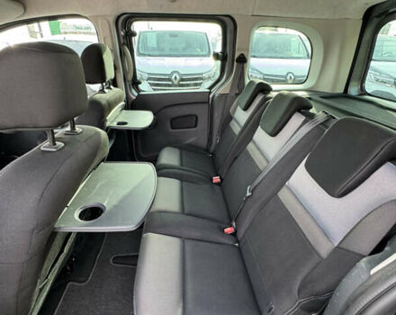 Серый Рено Кенгу, объемом двигателя 1.2 л и пробегом 155 тыс. км за 12900 $, фото 19 на Automoto.ua