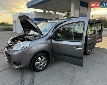 Сірий Рено Кєнгу, об'ємом двигуна 1.5 л та пробігом 126 тис. км за 12599 $, фото 119 на Automoto.ua