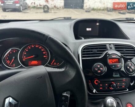 Серый Рено Кенгу, объемом двигателя 1.46 л и пробегом 203 тыс. км за 13200 $, фото 14 на Automoto.ua