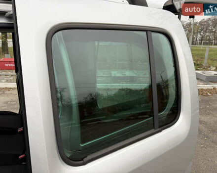 Серый Рено Кенгу, объемом двигателя 1.5 л и пробегом 196 тыс. км за 12999 $, фото 99 на Automoto.ua