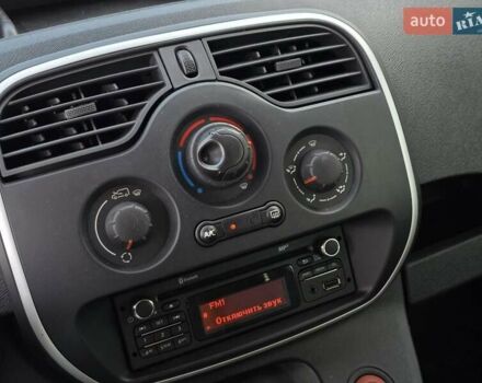 Рено Кєнгу 2017 у Тернополі на Automoto.ua Сірий Рено Кєнгу, об'ємом двигуна 1.5 л та пробігом 157 тис. км за 12699 $, фото 27 на Automoto.ua