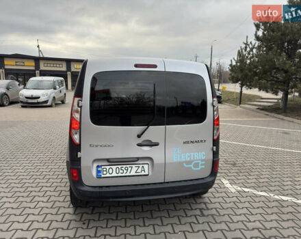 Серый Рено Кенгу, объемом двигателя 0 л и пробегом 65 тыс. км за 8800 $, фото 4 на Automoto.ua