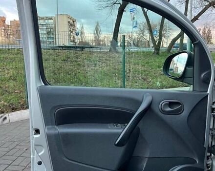 Серый Рено Кенгу, объемом двигателя 0 л и пробегом 35 тыс. км за 10000 $, фото 7 на Automoto.ua