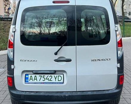 Серый Рено Кенгу, объемом двигателя 0 л и пробегом 35 тыс. км за 10000 $, фото 5 на Automoto.ua
