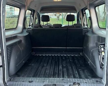 Серый Рено Кенгу, объемом двигателя 0 л и пробегом 35 тыс. км за 10000 $, фото 18 на Automoto.ua