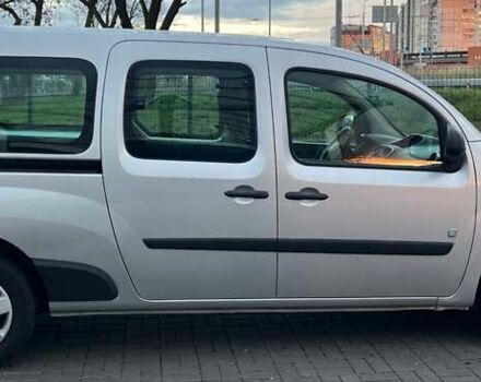 Серый Рено Кенгу, объемом двигателя 0 л и пробегом 35 тыс. км за 10000 $, фото 3 на Automoto.ua