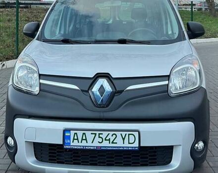 Серый Рено Кенгу, объемом двигателя 0 л и пробегом 35 тыс. км за 10000 $, фото 1 на Automoto.ua