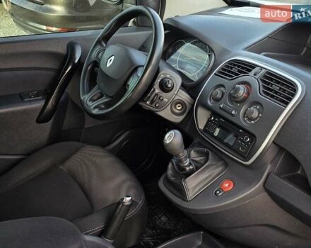 Рено Кєнгу 2017 у Тернополі на Automoto.ua Сірий Рено Кєнгу, об'ємом двигуна 1.5 л та пробігом 157 тис. км за 12699 $, фото 16 на Automoto.ua