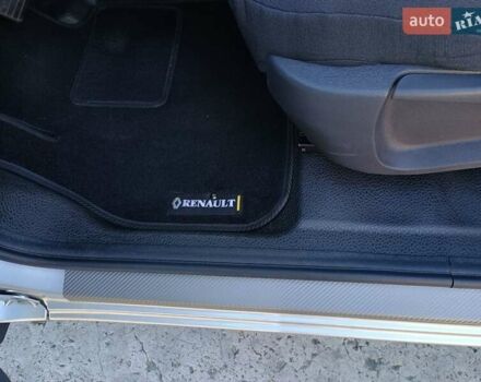 Серый Рено Кенгу, объемом двигателя 1.46 л и пробегом 70 тыс. км за 14000 $, фото 17 на Automoto.ua