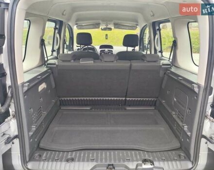 Серый Рено Кенгу, объемом двигателя 1.5 л и пробегом 145 тыс. км за 13300 $, фото 29 на Automoto.ua