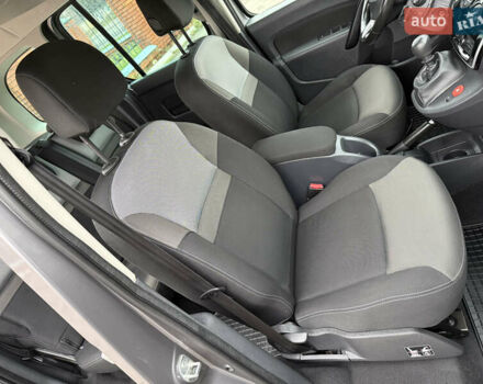 Серый Рено Кенгу, объемом двигателя 1.5 л и пробегом 170 тыс. км за 13999 $, фото 46 на Automoto.ua