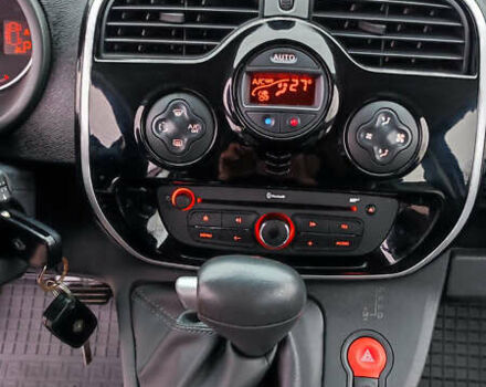 Сірий Рено Кєнгу, об'ємом двигуна 1.5 л та пробігом 111 тис. км за 15000 $, фото 13 на Automoto.ua