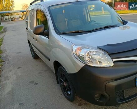 Серый Рено Кенгу, объемом двигателя 1.46 л и пробегом 70 тыс. км за 14000 $, фото 5 на Automoto.ua