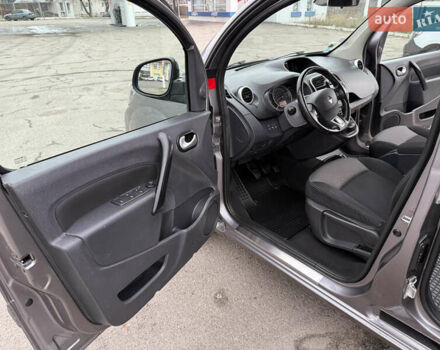 Серый Рено Кенгу, объемом двигателя 1.5 л и пробегом 170 тыс. км за 13999 $, фото 55 на Automoto.ua