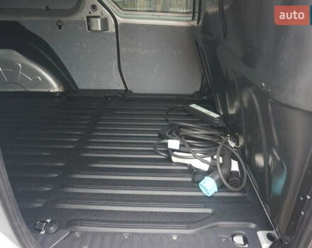 Сірий Рено Кєнгу, об'ємом двигуна 0 л та пробігом 79 тис. км за 11111 $, фото 45 на Automoto.ua