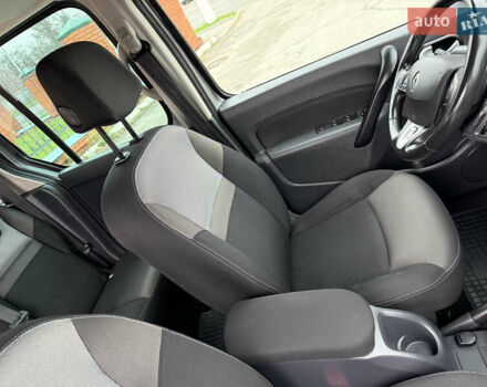 Серый Рено Кенгу, объемом двигателя 1.5 л и пробегом 170 тыс. км за 13999 $, фото 47 на Automoto.ua