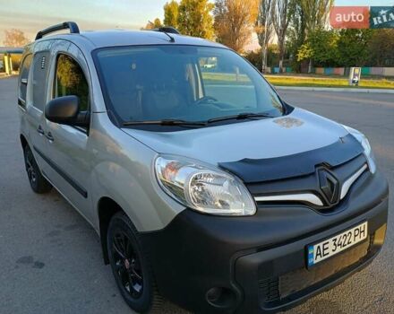 Серый Рено Кенгу, объемом двигателя 1.46 л и пробегом 70 тыс. км за 14000 $, фото 8 на Automoto.ua