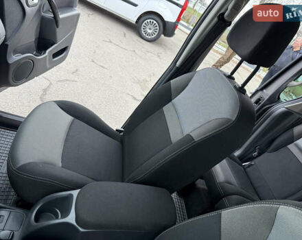 Серый Рено Кенгу, объемом двигателя 1.5 л и пробегом 170 тыс. км за 13999 $, фото 61 на Automoto.ua