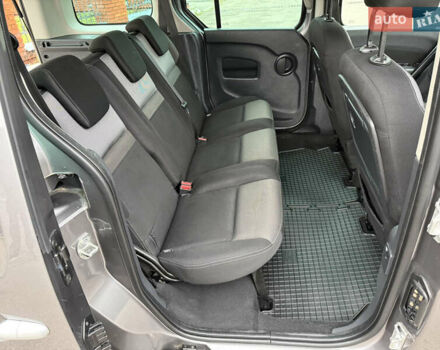 Серый Рено Кенгу, объемом двигателя 1.5 л и пробегом 170 тыс. км за 13999 $, фото 5 на Automoto.ua