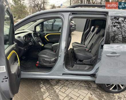 Серый Рено Кенгу, объемом двигателя 0 л и пробегом 11 тыс. км за 24700 $, фото 8 на Automoto.ua