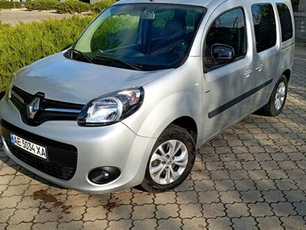 Сірий Рено Кєнгу, об'ємом двигуна 1.5 л та пробігом 250 тис. км за 10000 $, фото 1 на Automoto.ua