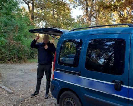 Синий Рено Кенгу, объемом двигателя 1.4 л и пробегом 630 тыс. км за 2700 $, фото 1 на Automoto.ua