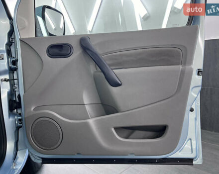 Синий Рено Кенгу, объемом двигателя 1.6 л и пробегом 160 тыс. км за 7500 $, фото 67 на Automoto.ua