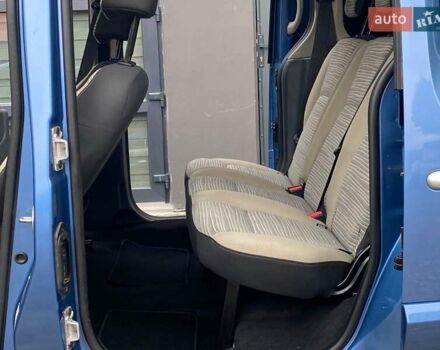 Синий Рено Кенгу, объемом двигателя 1.6 л и пробегом 178 тыс. км за 8750 $, фото 3 на Automoto.ua